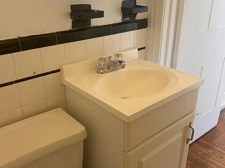 237 S 21st St #6 — Photo 11