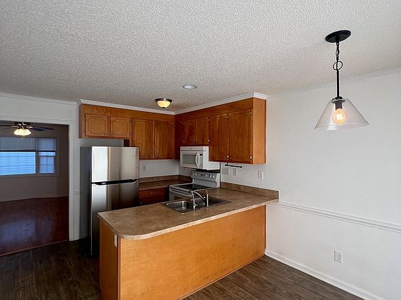 5th image of 3817 E2 E Vancroft Cir #E2
