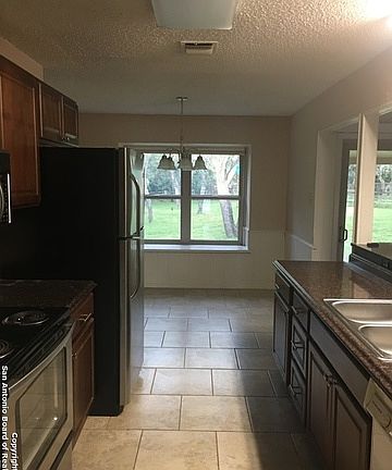 3rd image of 1900 Archway Dr