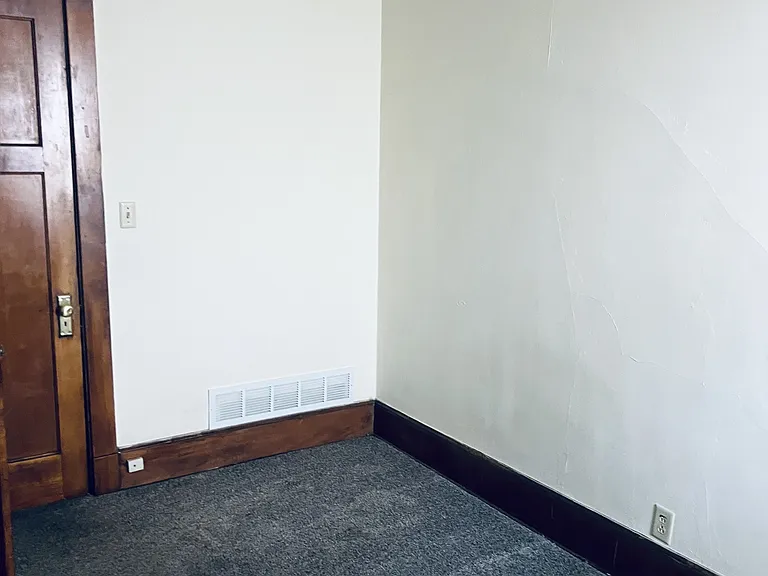3902A N Port Washington Ave — Photo 7
