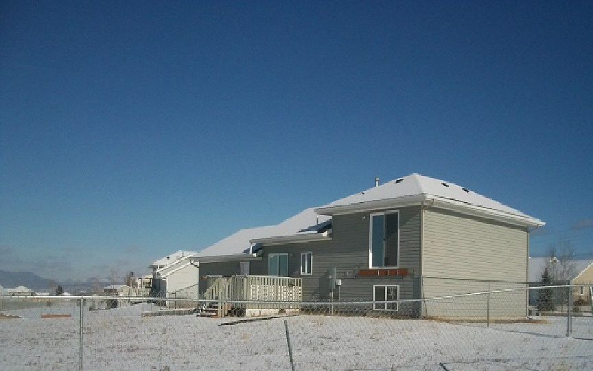 2nd image of 3302 Violet Dr