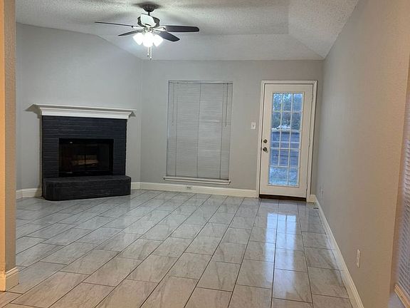 4th image of 249 Moonbeam Ln