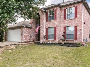 922 Santa Fe Dr, Saginaw, TX 76131