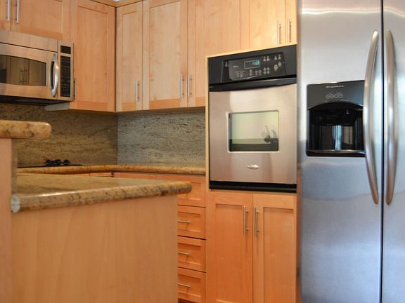 4th image of 616 N Flores St APT 204