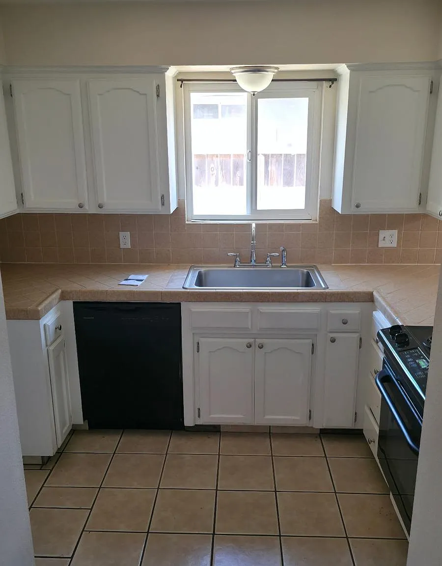 3 bed, 1155 sqft, $2,500 — Photo 1