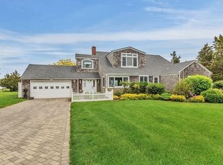17 Hampton Harbor Rd, Hampton Bays, NY 11946