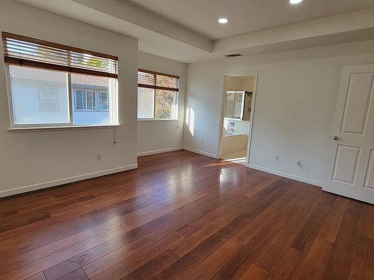 925 Gates St — Photo 35