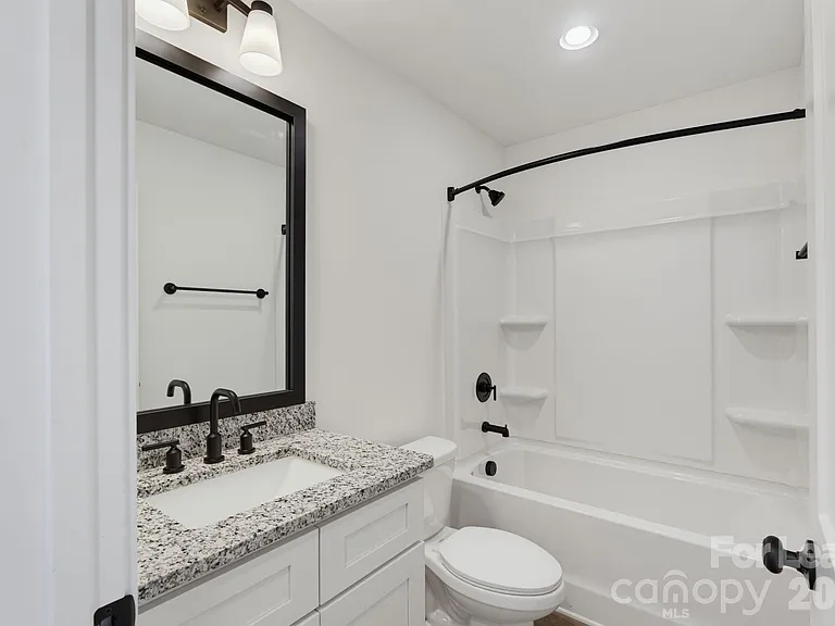 104 Maple Ave NW #B — Photo 11