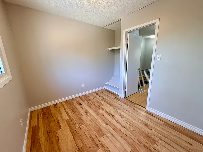 1095 Mississaga St W #126 — Photo 20
