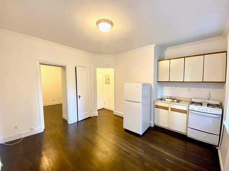 243 E 39th St #4A — Photo 2
