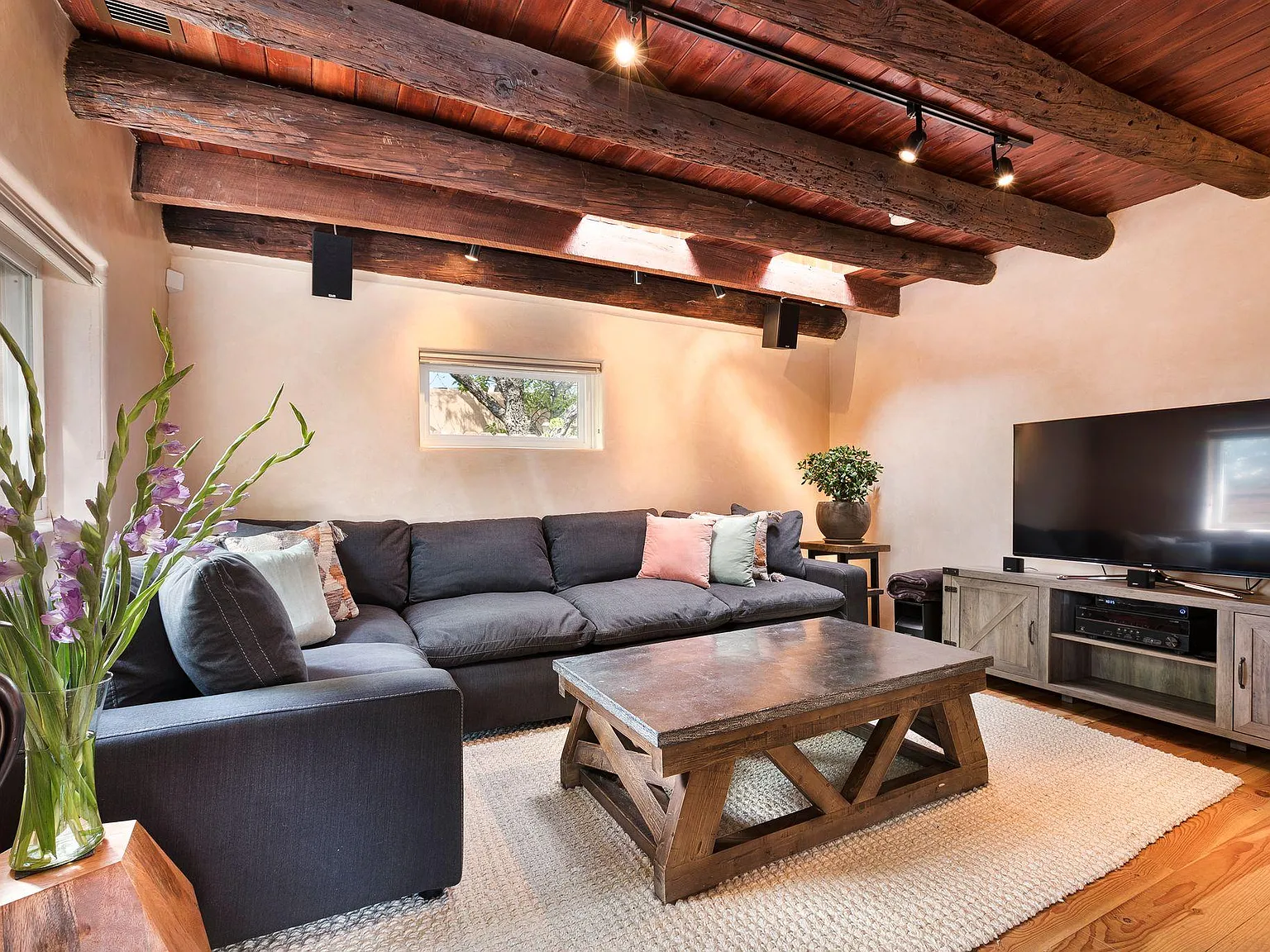 3 bed, 1726 sqft, $5,899 — Photo 4