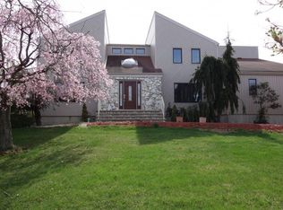 9 Powelson Ln, Raritan, NJ 08869