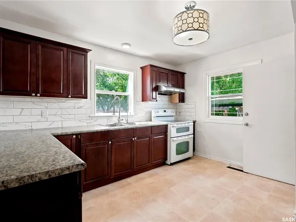 4240 8th AVENUE, Regina, SK S4T 0T7