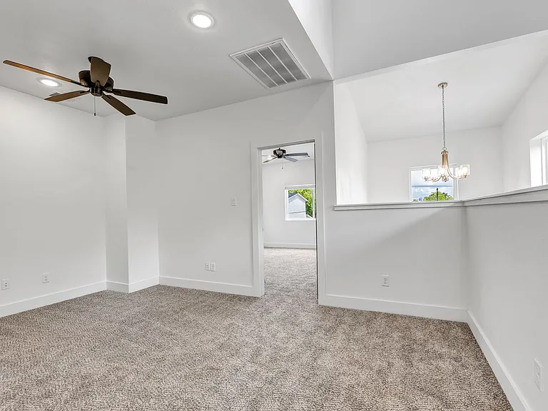 211 Lynn Dr — Photo 28