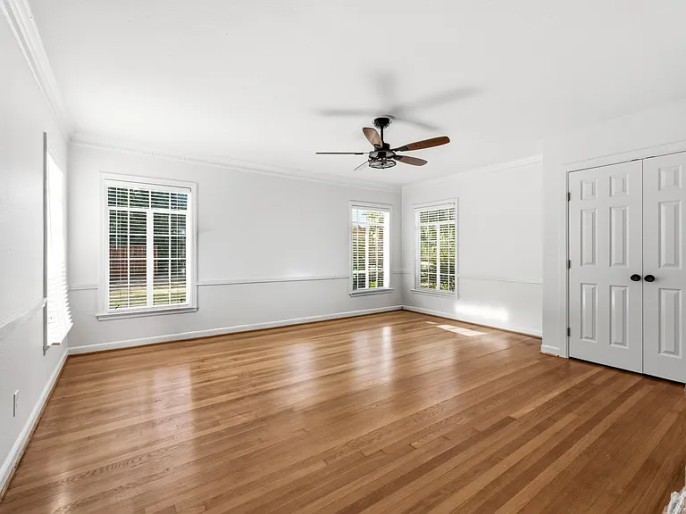 8561 Strathmore Dr — Photo 20