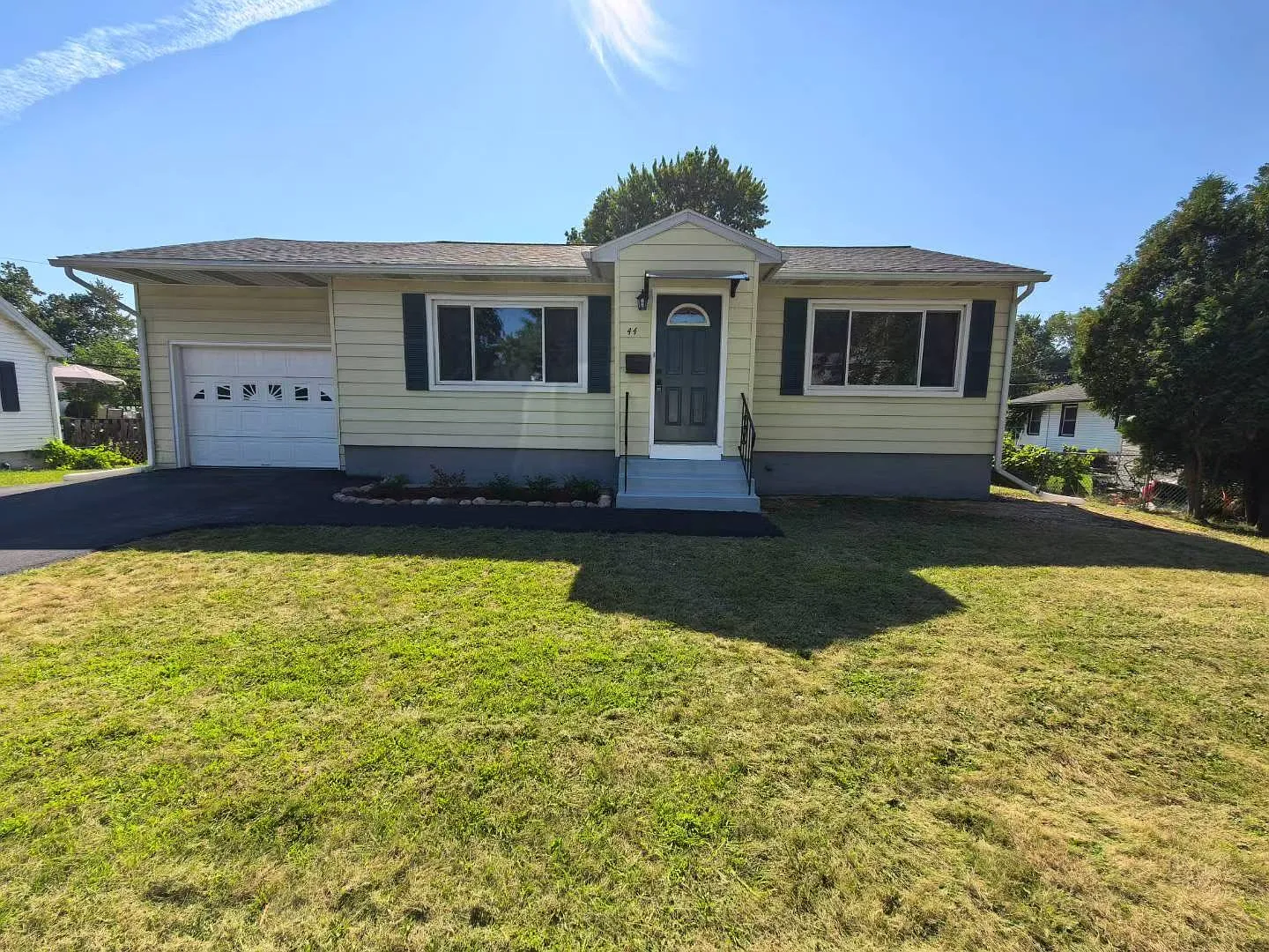 3 bed, 1100 sqft, $2,400 — Photo 2