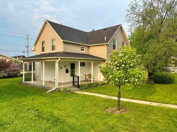 203 E Main St, Decorah, IA 52101