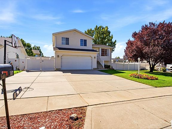 3rd image of 2089 W 1570 N