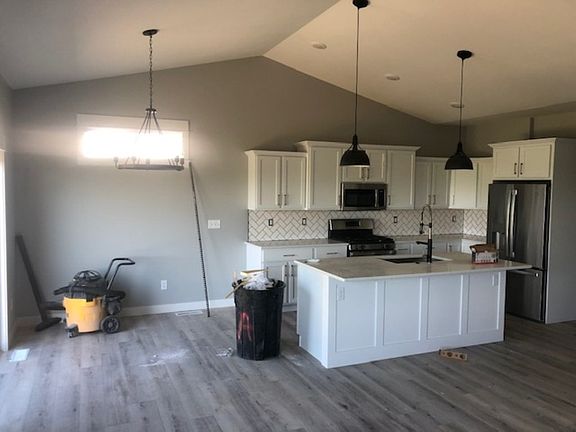 2nd image of 705 Leslie Ln