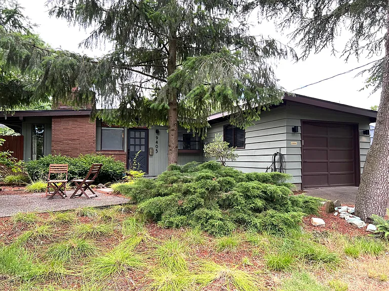 9405 N Geneva Ave — Photo 1