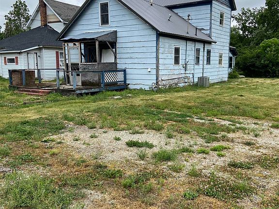 3rd image of 566 S Jefferson St