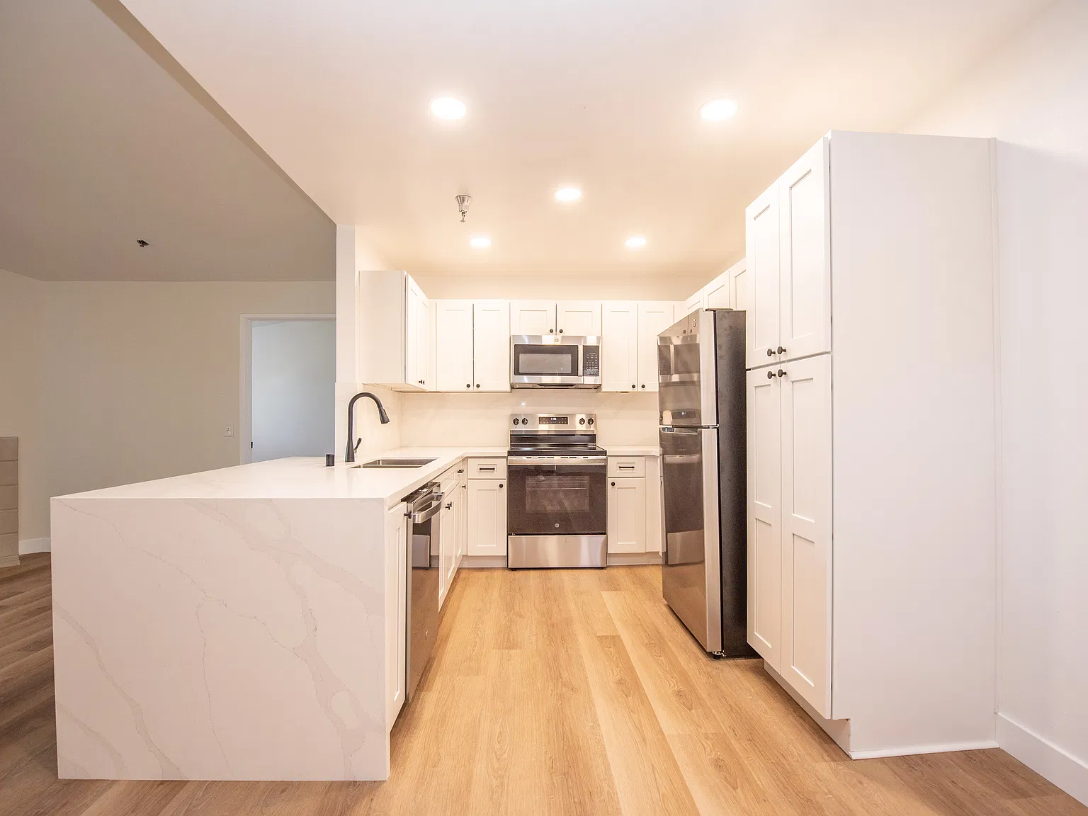 2 bed, 968 sqft, $2,900 — Photo 4