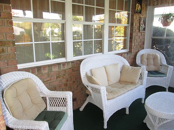 4th image of 23 Buckingham Drive N