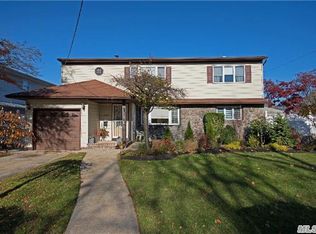 1300 Barry Dr S, Valley Stream, NY 11580