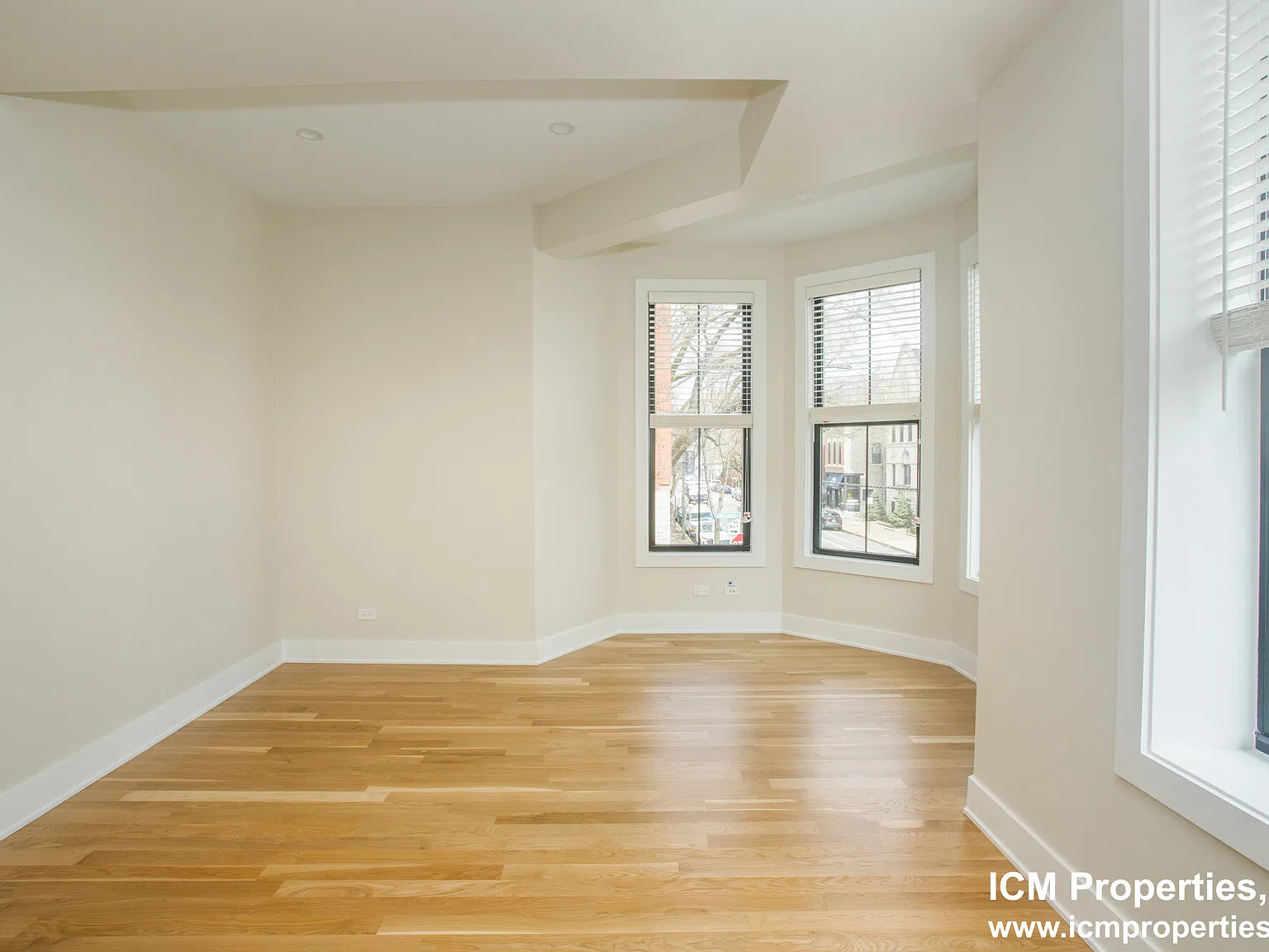 2 bed, 850 sqft, $3,925 — Photo 2