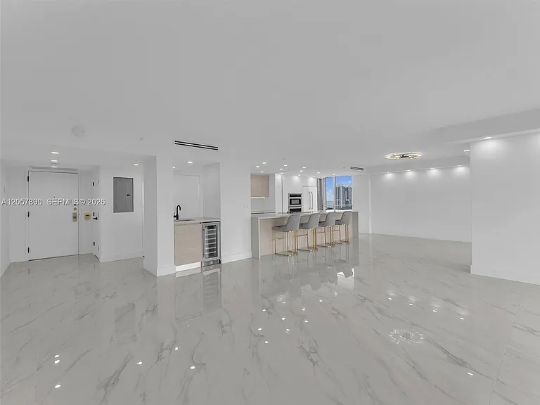 19707 Turnberry Way #21D — Photo 37