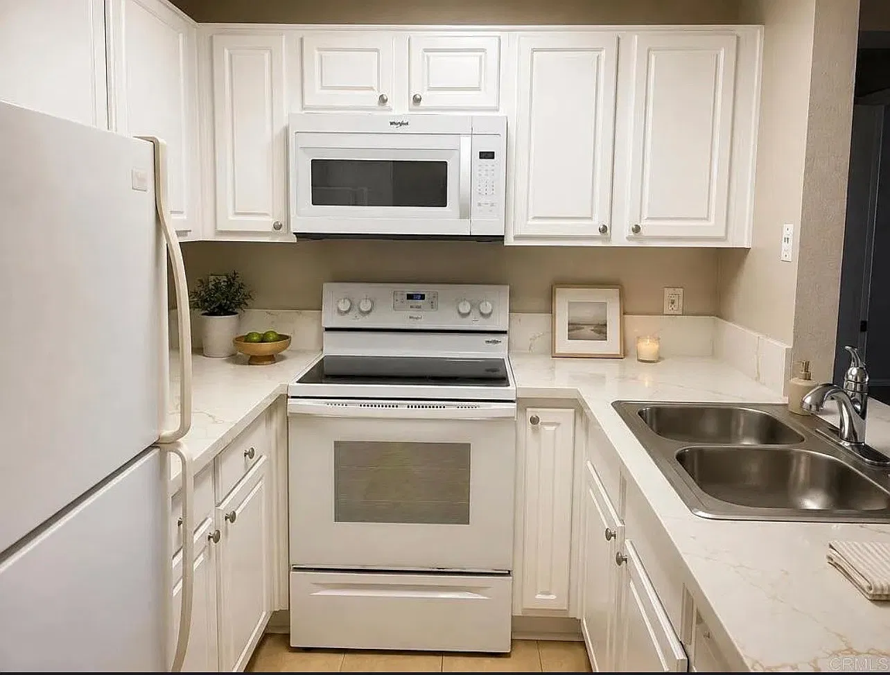 2 bed, 956 sqft, $3,195 — Photo 3