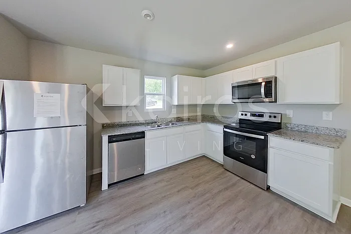 248 York Ln — Photo 5