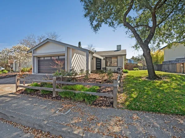 854 Falcon Way, Healdsburg, CA 95448