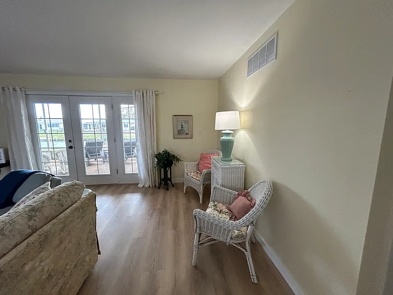 1220 Lakeside Dr — Photo 13