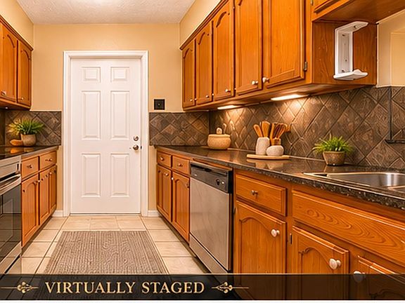 5th image of 4625 Parkoaks Dr APT 63