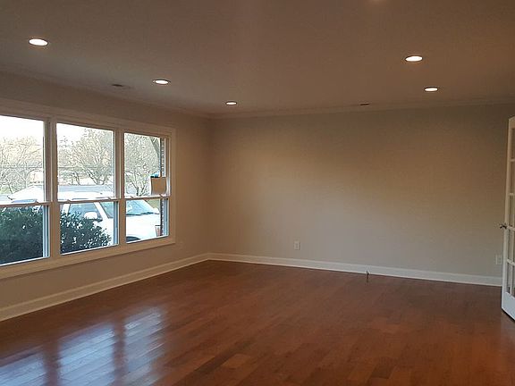 3rd image of 219 Johnston Dr