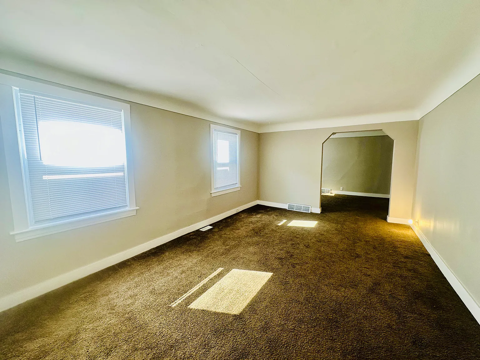 4 bed, 1100 sqft, $1,500 — Photo 3