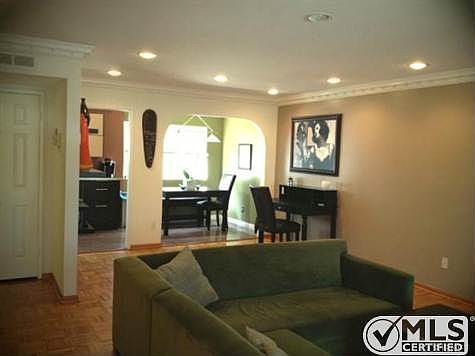 3rd image of 11542 Burbank Blvd Unit 4