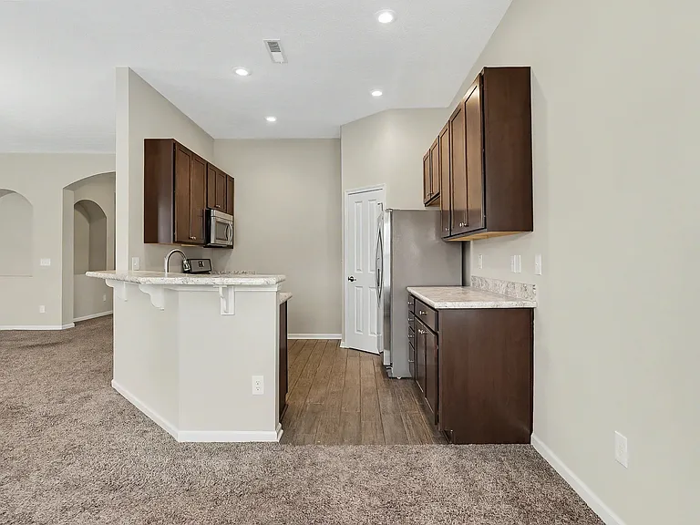 800 Redwood Ln — Photo 16