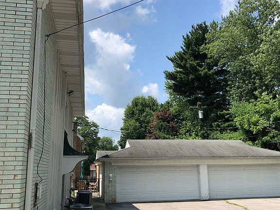 Garage, four-car