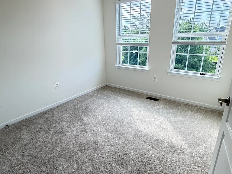 8267 Heritage Crossing Ct — Photo 17