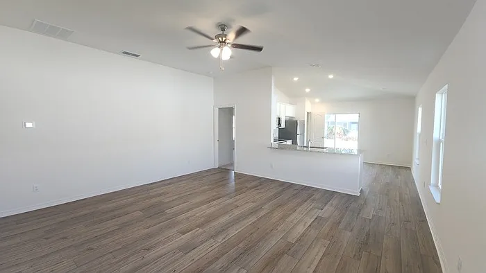 3 bed, 2.0 bath, 1211 sqft, $1,765 — Photo 3