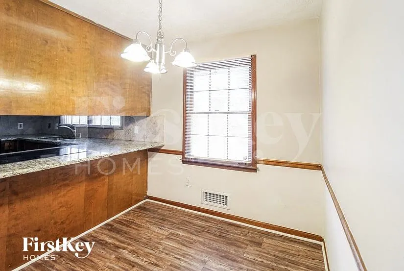 4 bed, 2.5 bath, 1927 sqft, $2,475 — Photo 4
