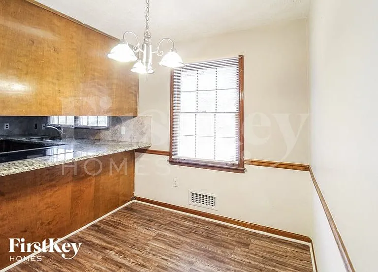 1739 Killian Hill Rd SW — Photo 4