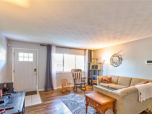 3rd image of 428 Hickory Ln
