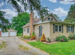 8953 Oak Grove Rd, Howell, MI 48855