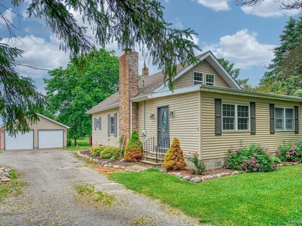 8953 Oak Grove Rd, Howell, MI 48855