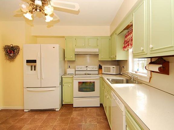 Large Eat In Kitchen