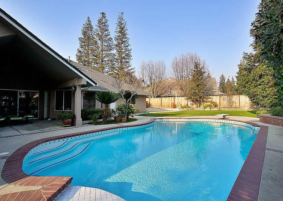 2nd image of 9674 N Avon Ct