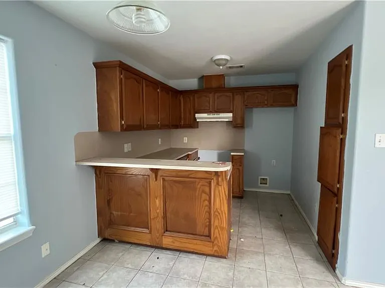 220 N Glasscock Blvd — Photo 5